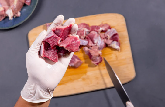cara melunakkan daging, daging empuk untuk MPASI, daging alot anak, MPASI daging sapi, tips masak daging bayi, marinate daging nanas, daun pepaya empukkan daging, Bunda, si Kecil